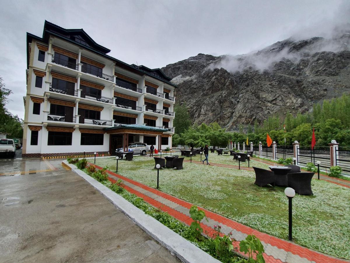 Hotel Chhutuk Heights Kargil Exterior foto