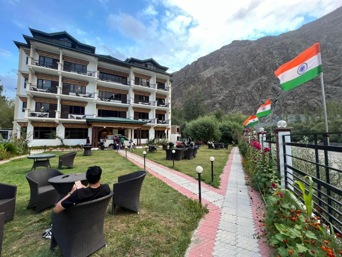 Hotel Chhutuk Heights Kargil Exterior foto